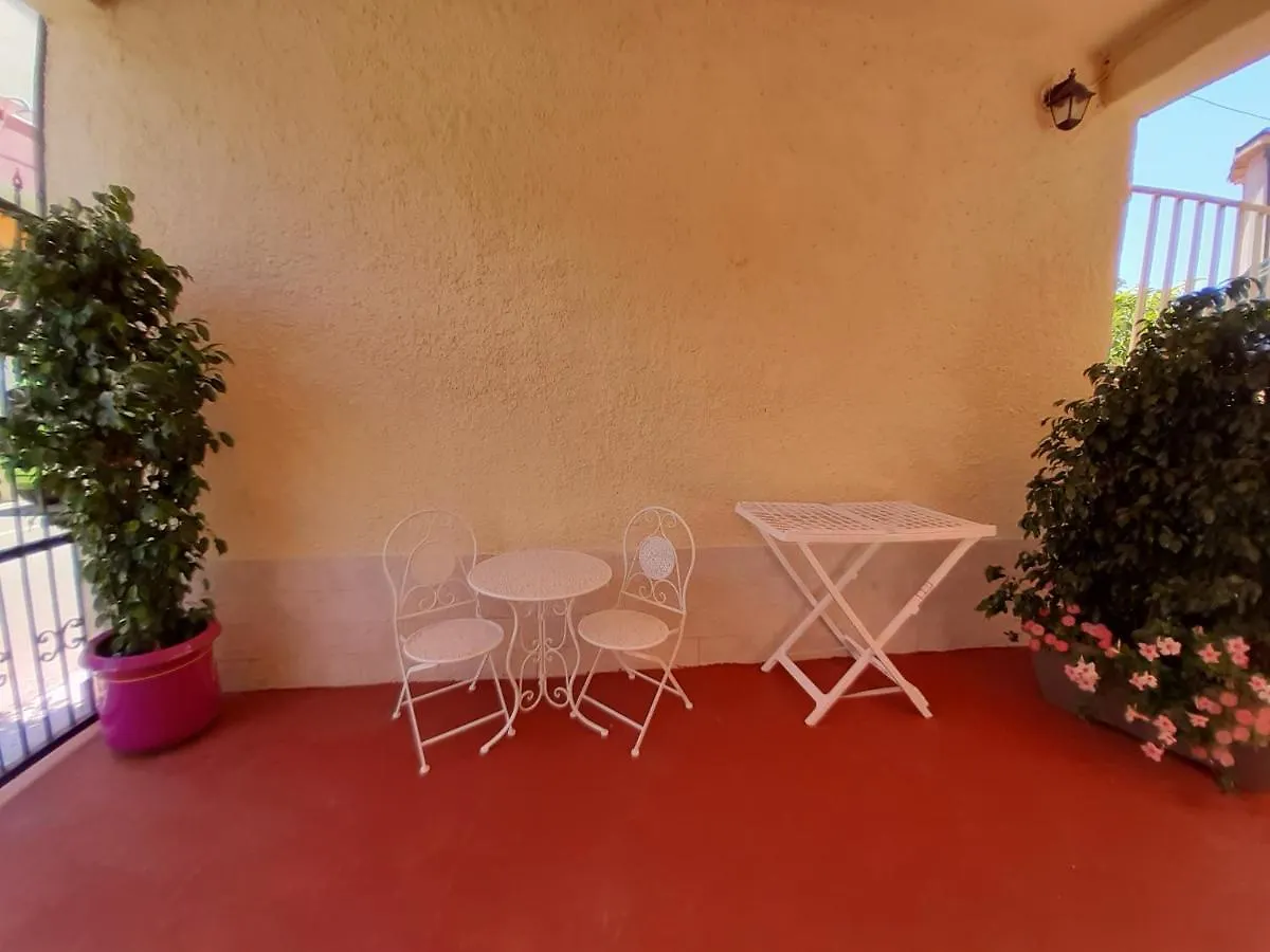 Guest house Affittacamere Le Rondini Domus De Maria Italy