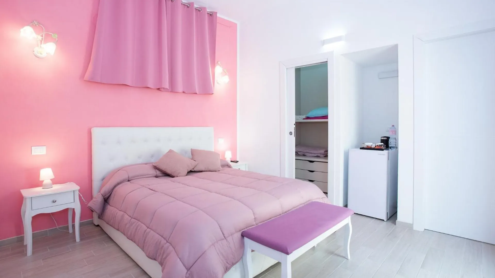 Affittacamere Le Rondini Domus De Maria Guest house