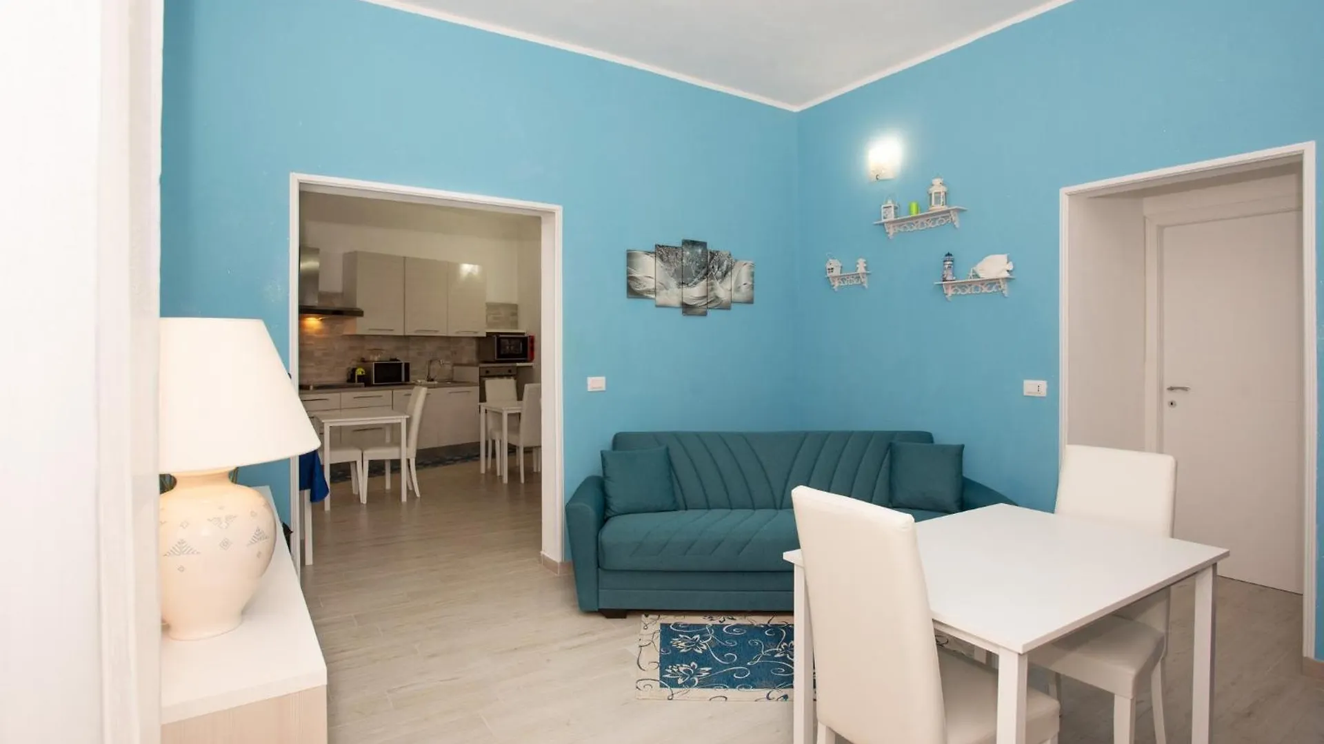 Affittacamere Le Rondini Domus De Maria Ιταλία