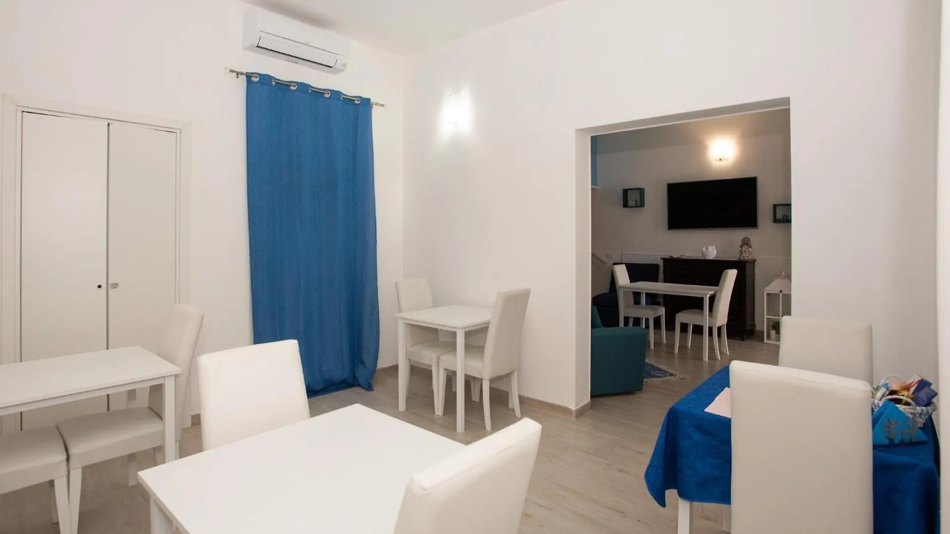 Affittacamere Le Rondini Domus De Maria Guest house