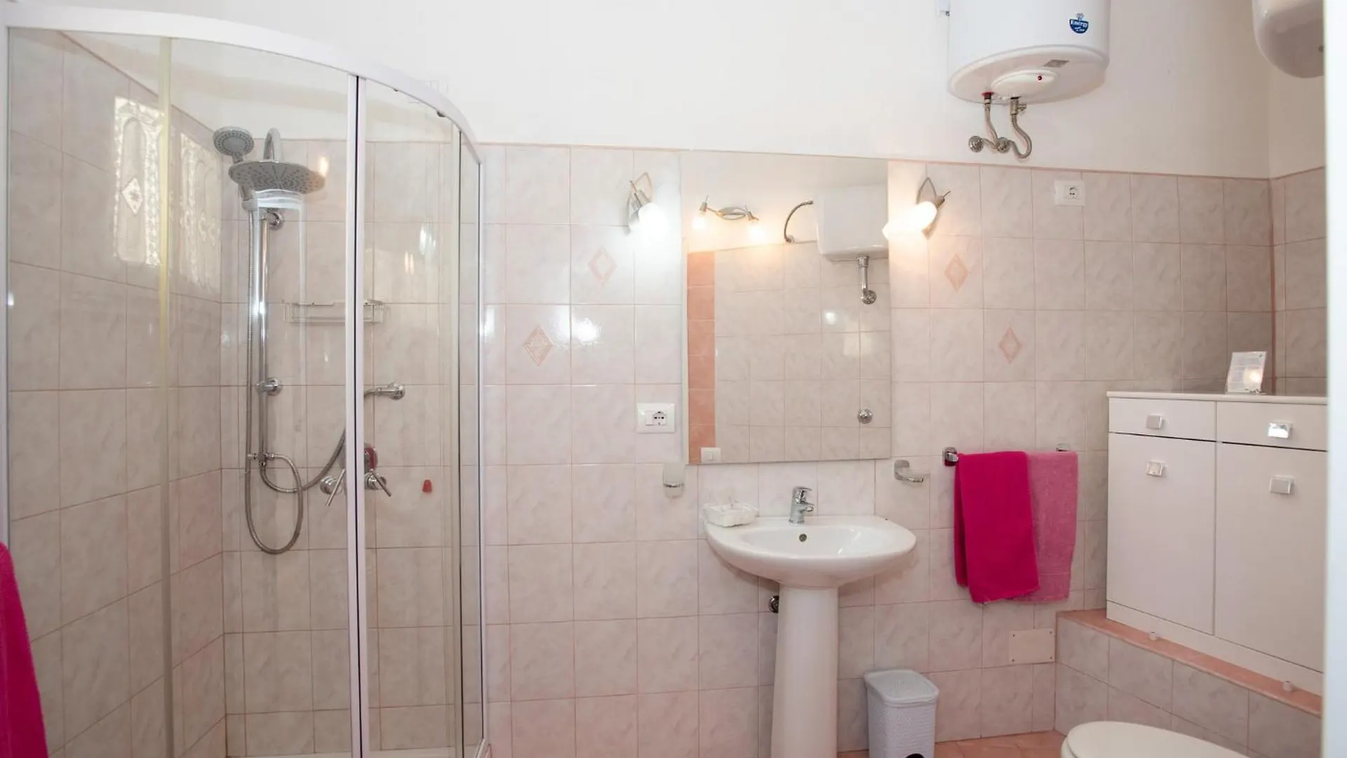 Guest house Affittacamere Le Rondini Domus De Maria Italy