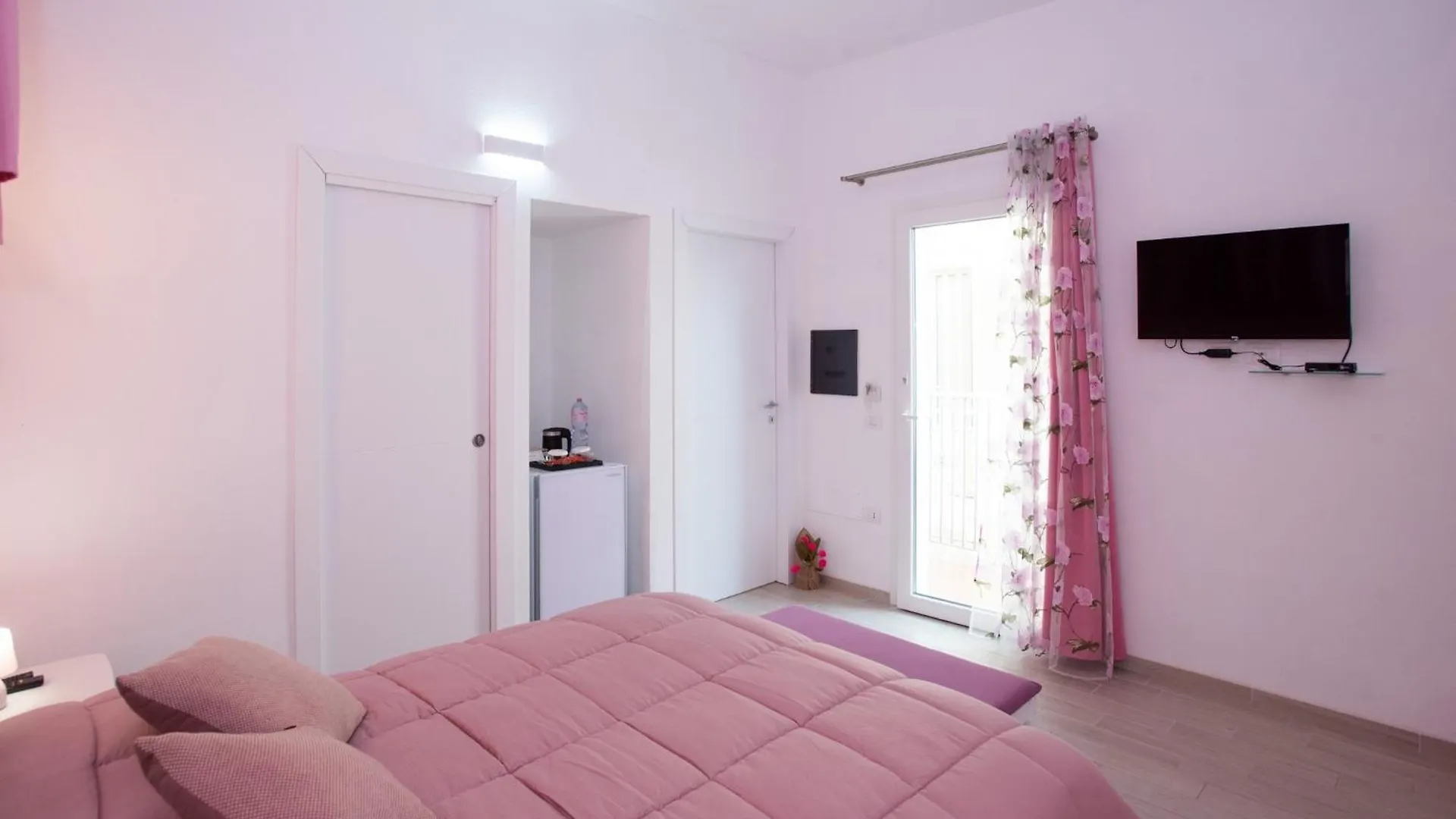 Affittacamere Le Rondini Domus De Maria