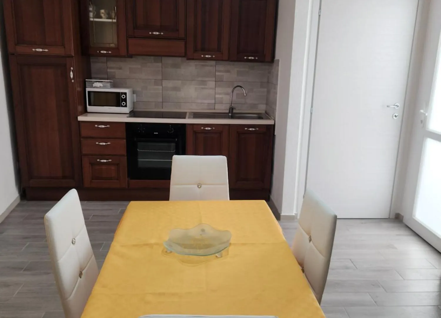 Affittacamere Le Rondini Domus De Maria Italy