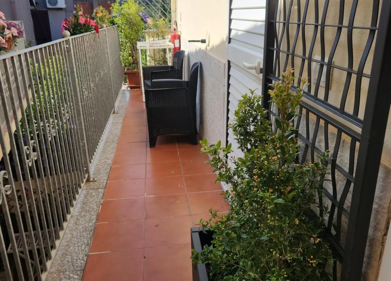 Πανσιόν Affittacamere Le Rondini Domus De Maria Ιταλία